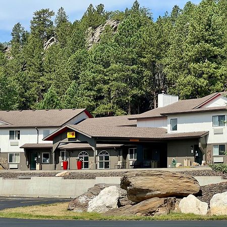 Super 8 By Wyndham Custer/Crazy Horse Area Hotell Exteriör bild