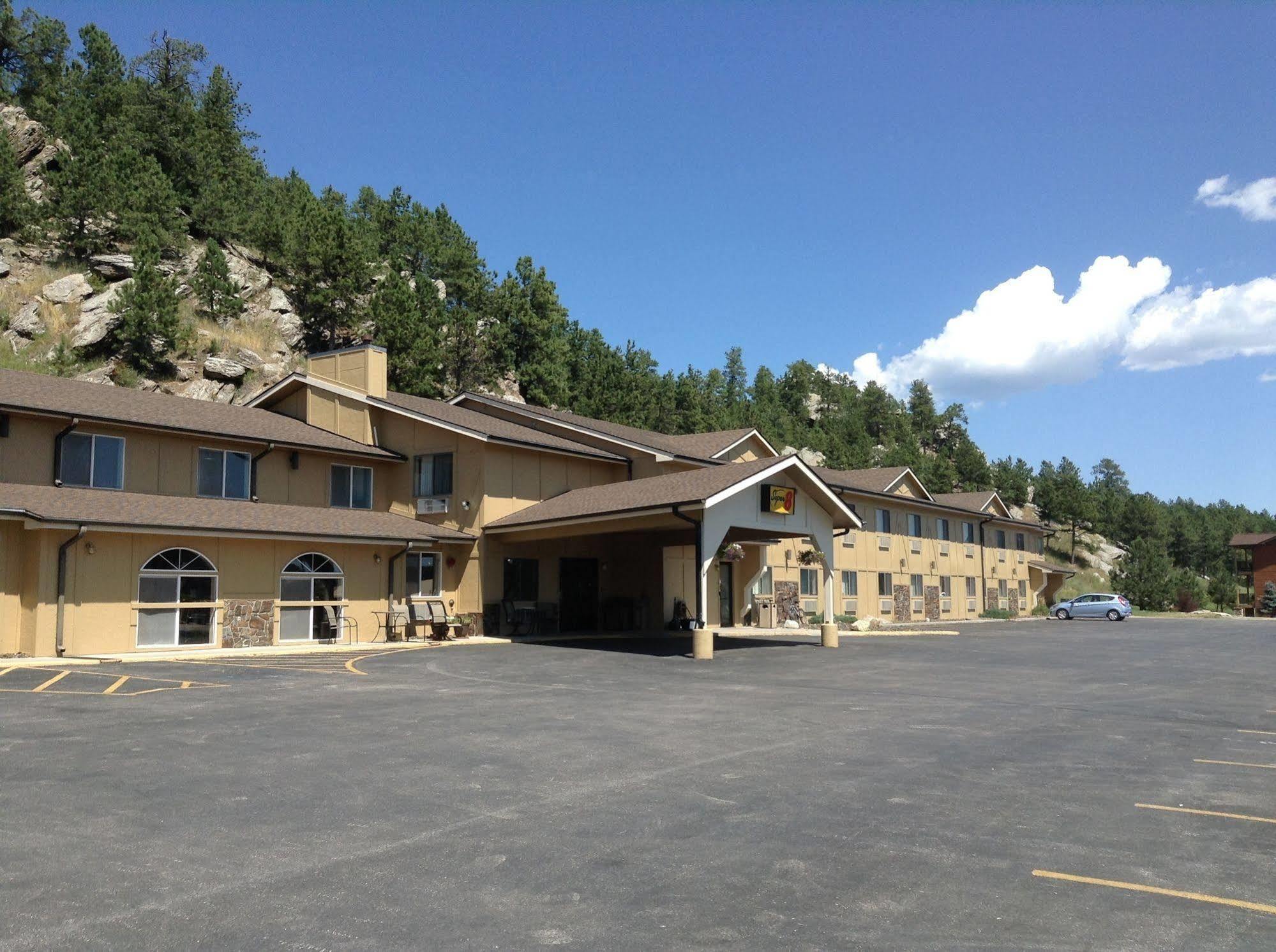 Super 8 By Wyndham Custer/Crazy Horse Area Hotell Exteriör bild